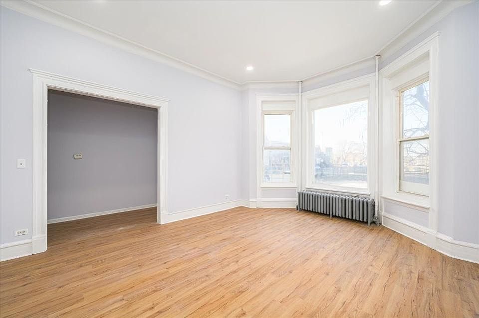 1st image of 2957 W Adams St Floor 1