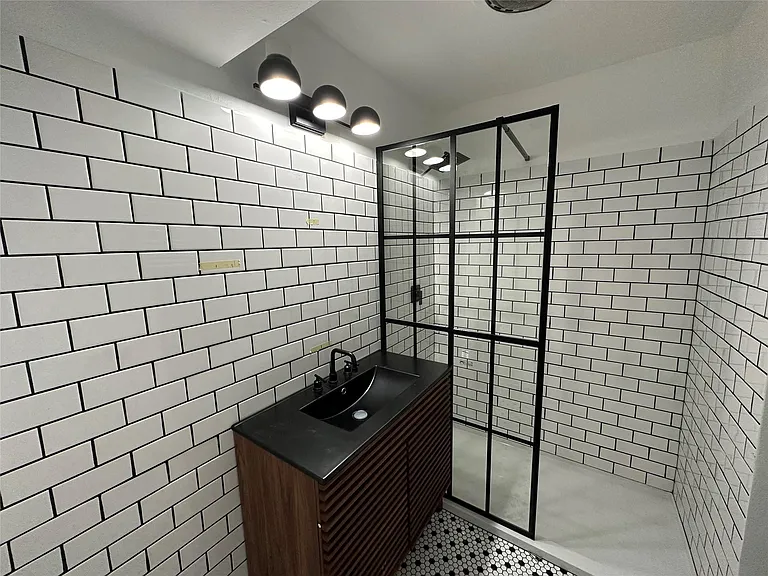 1906 Binz St #3 — Photo 8