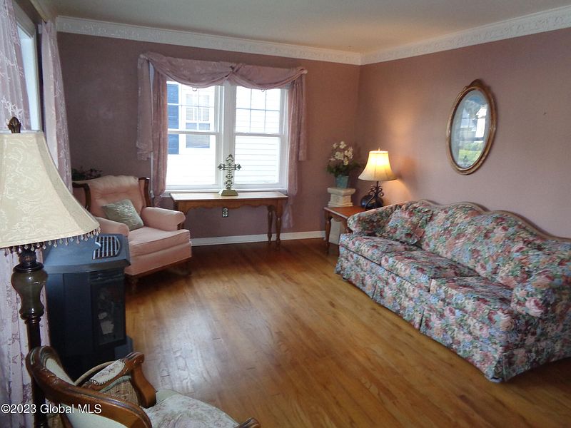 5th image of 2616 2nd Avenue