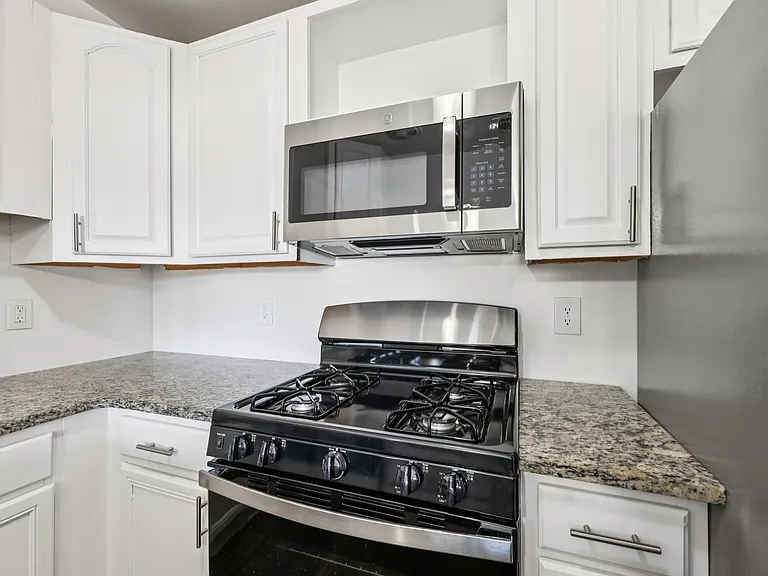 394 S Harrison St. — Photo 14