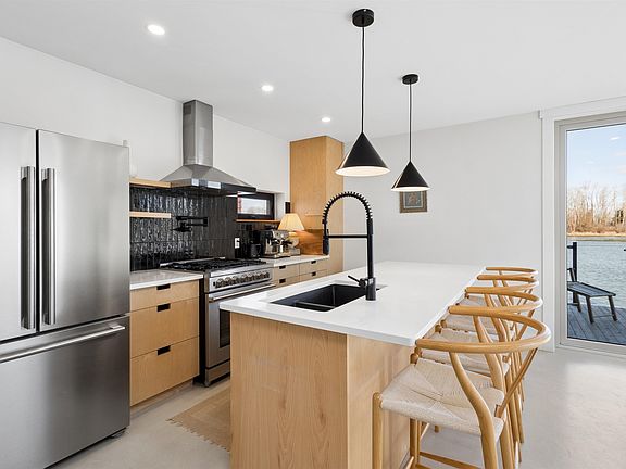 5th image of 4345 River Rd W