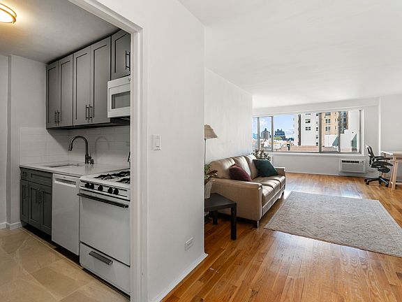 2nd image of 400 Central Park W APT 10S