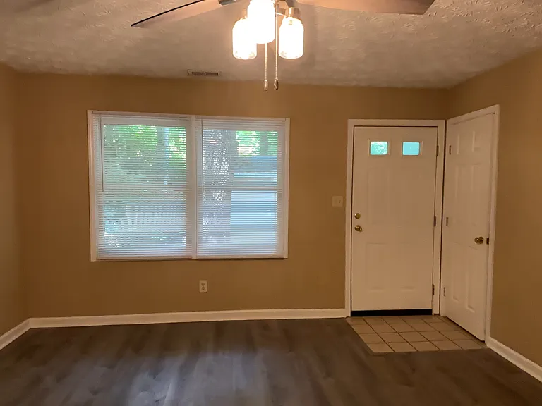 8 Mountain View Rd #A — Photo 3