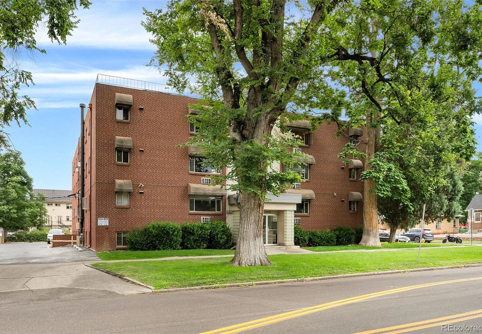 2 bed, 1.0 bath, 854 sqft, $1,750 — Photo 2