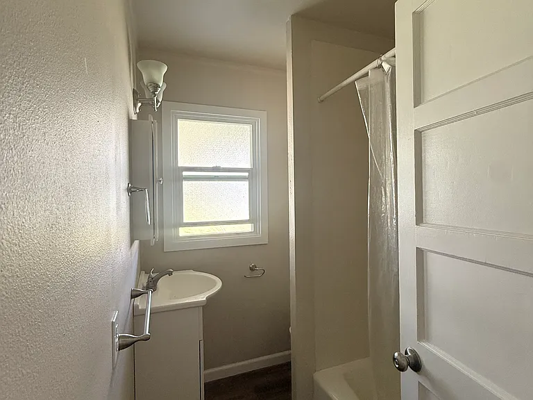 1520 Mahan Ave — Photo 10