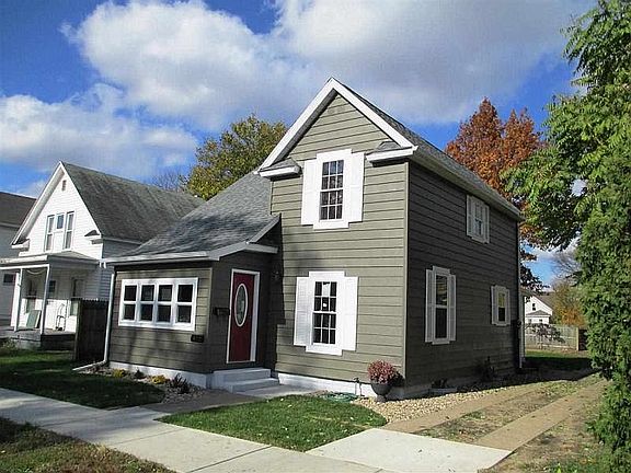 3rd image of 912 E 5th St