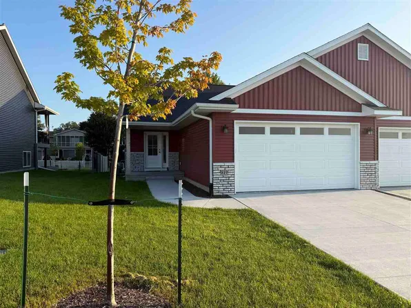 819 Prairie View Dr, West Branch, IA 52358