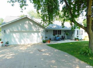 325 N Main St, North Pekin, IL 61554