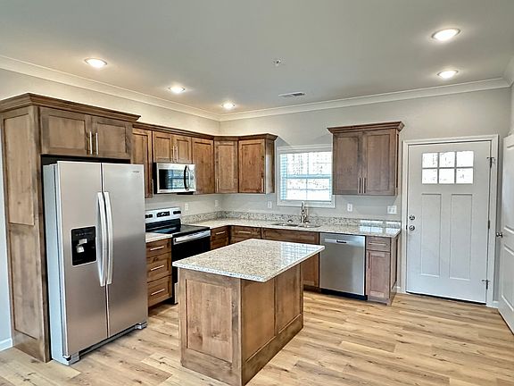 3rd image of 230 Kinniard Rd
