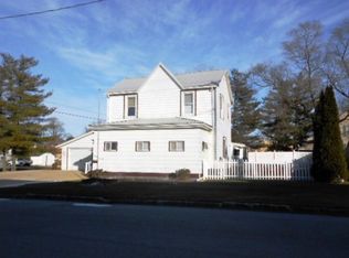 102 S 3rd St, Hoopeston, IL 60942