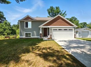 6593 N Maple Hill Rd, Howard City, MI 49329