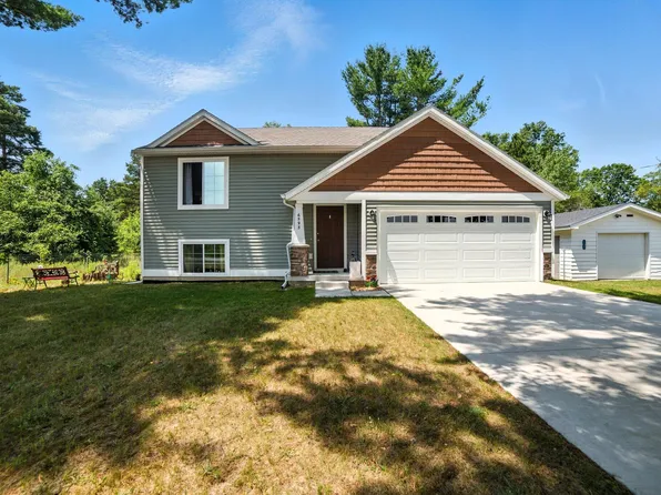 6593 N Maple Hill Rd, Howard City, MI 49329