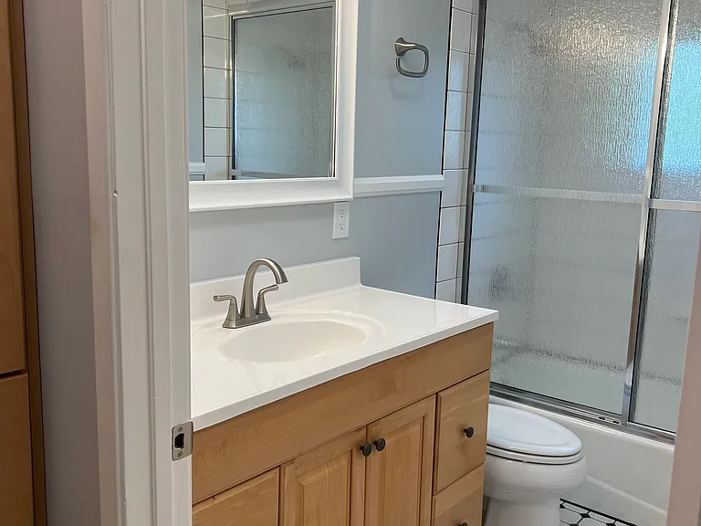 360 N Termino Ave — Photo 16