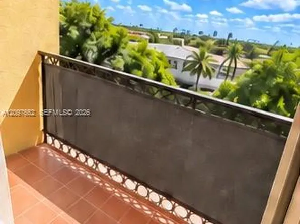 4707 NW 7th St APT 402-8, Miami, FL 33126
