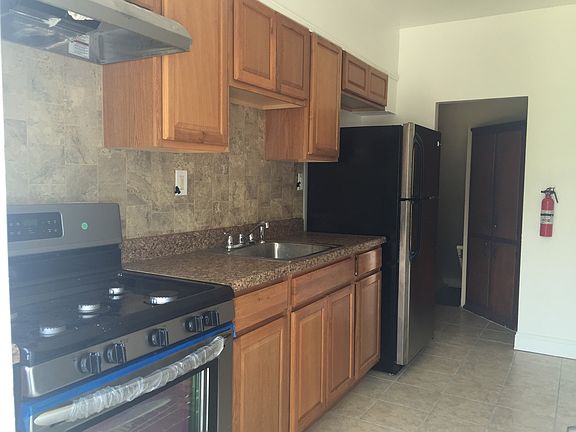 4th image of 3905 Terrace Ave