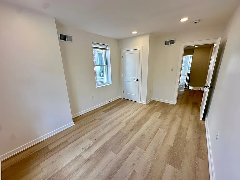 1446 N 60th St — Photo 31