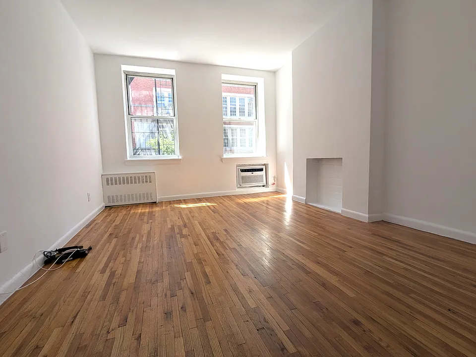319 W 21st St #1A