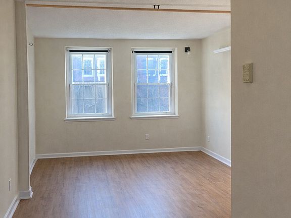 2nd image of 2871 S Buchanan St APT A2