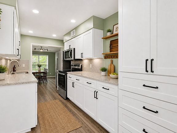 5th image of 13635 Weald Green St