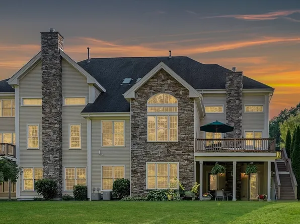 69 Clubhouse Way #64, Sutton, MA 01590