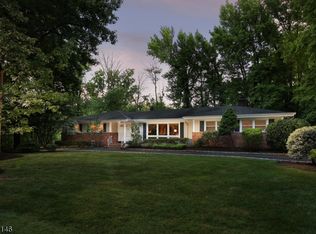 1 Heather Ln, Scotch Plains, NJ 07076