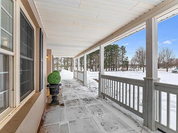 4th image of 663 Valleyfield Rd