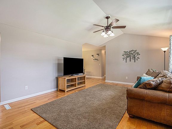 4th image of 1606 Arcadia Ave