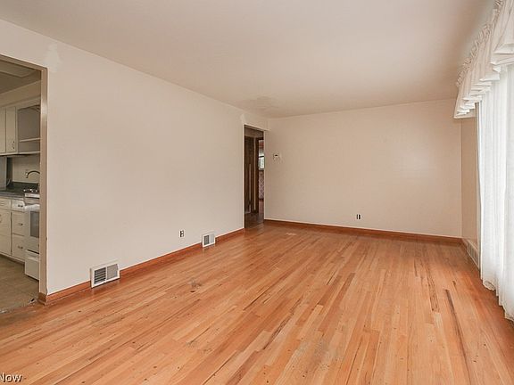 2nd image of 13418 Tomson Dr