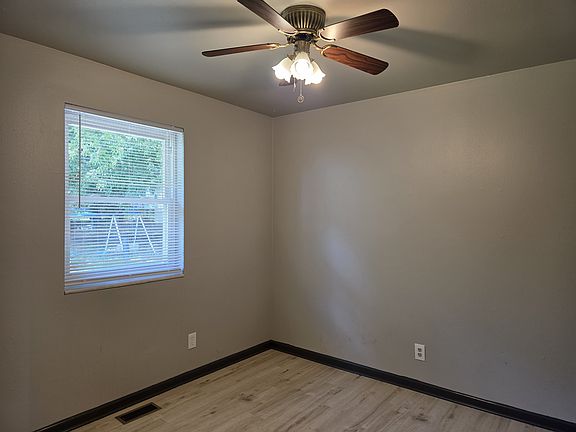 3rd image of 10822 Charles Pl