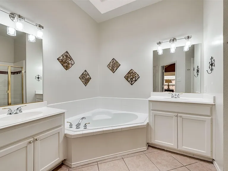 808 Amber Ct — Photo 11