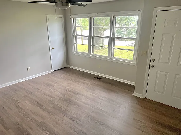 620 Austin Dr NW — Photo 3