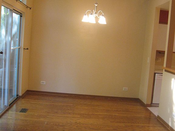 5th image of 1074 Lakewood Cir