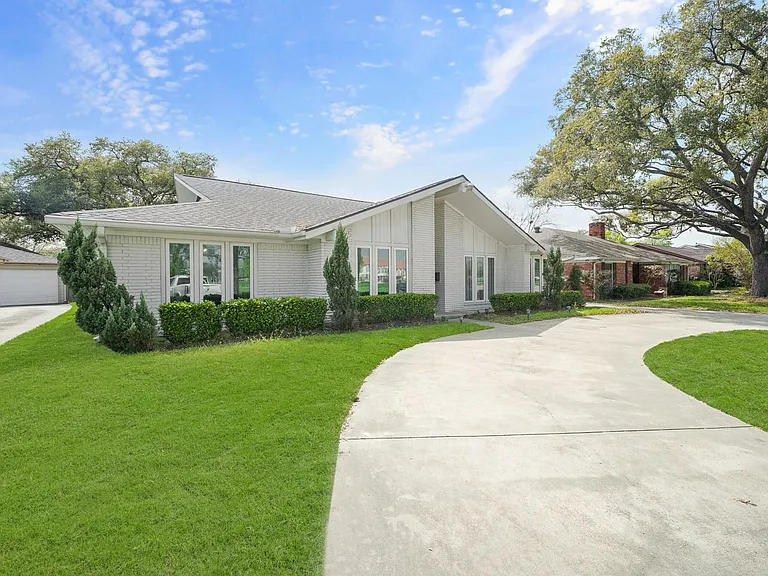 6215 S Braeswood Blvd — Photo 1