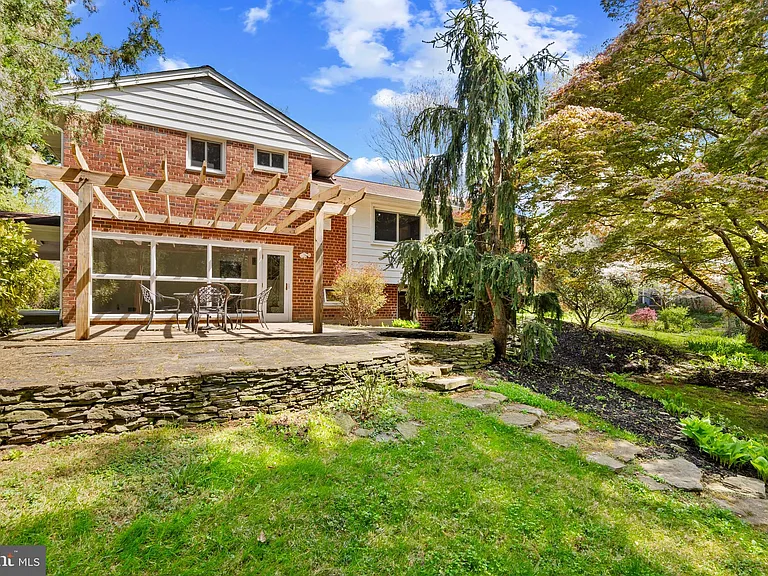 6523 Kerns Rd — Photo 33