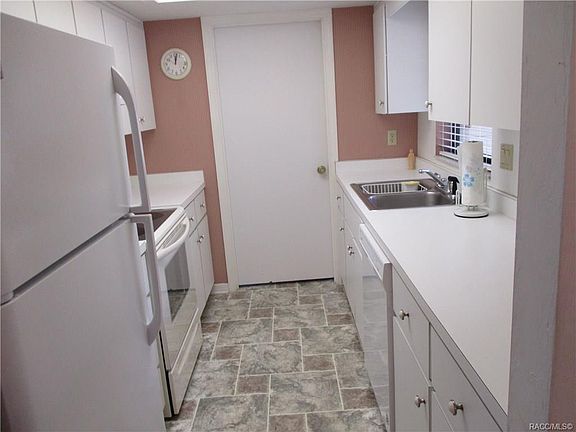 5th image of 240 E Glassboro Ct APT 1A