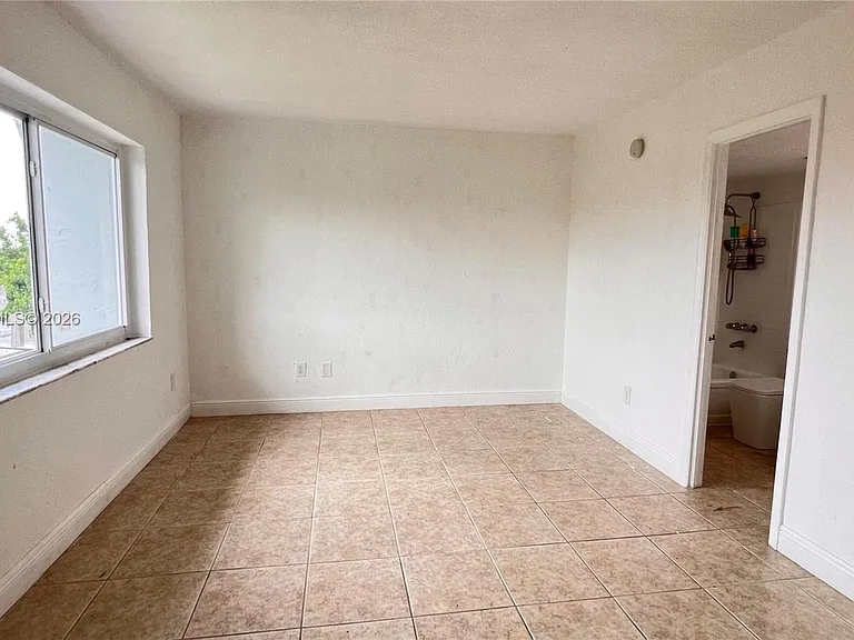 984 W 40th St #2 — Photo 17