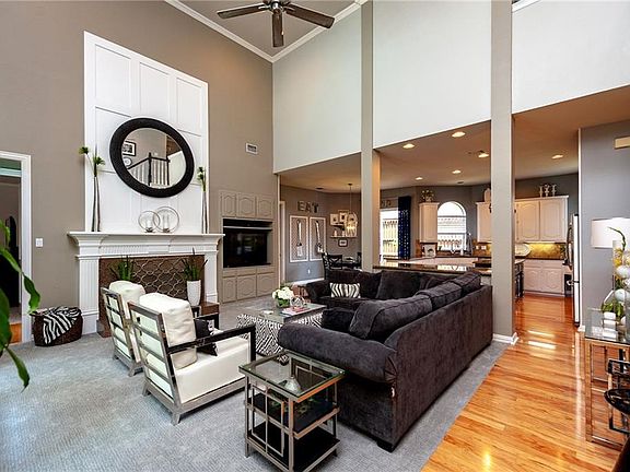 3rd image of 4601 Old Pond Dr
