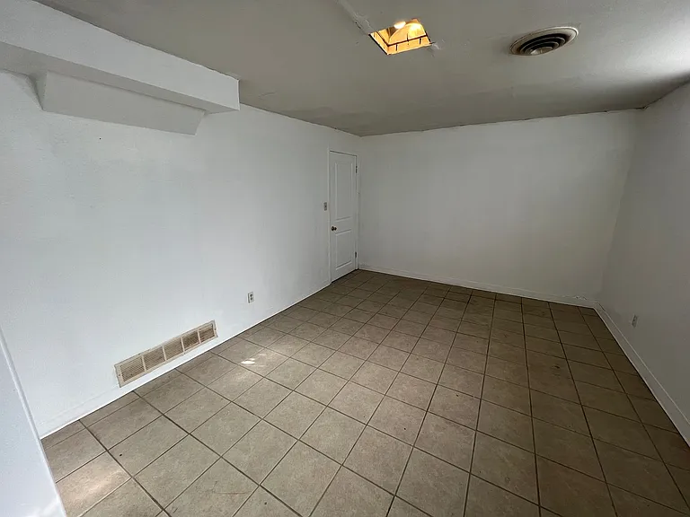 1200 N Severance St — Photo 16