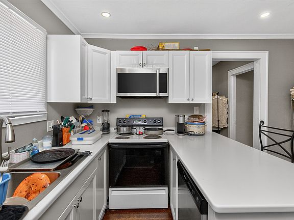 5th image of 328 Forest Ave