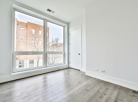 3rd image of 2355 W Wabansia Ave #4