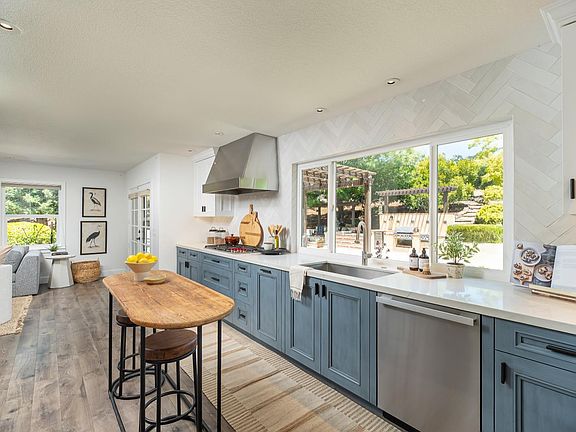 5th image of 405 Encinosa Court