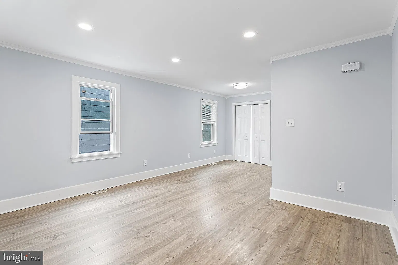 3 bed, 1008 sqft, $2,500 — Photo 4