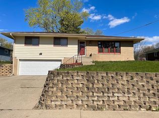 2705 70th St, Urbandale, IA 50322