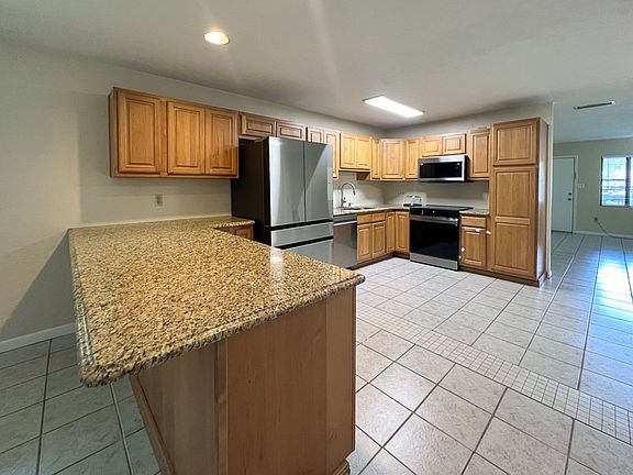 4th image of 3920 SW 21st St