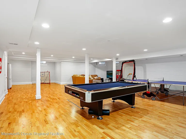 38 Vroom Ave — Photo 13