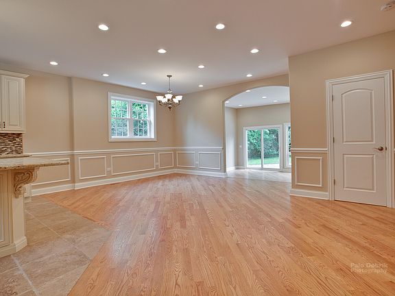 2nd image of 307 Wilshire Dr E