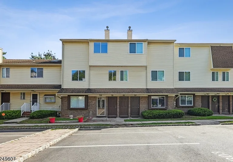 103 Orchard Meadows Dr — Photo 1