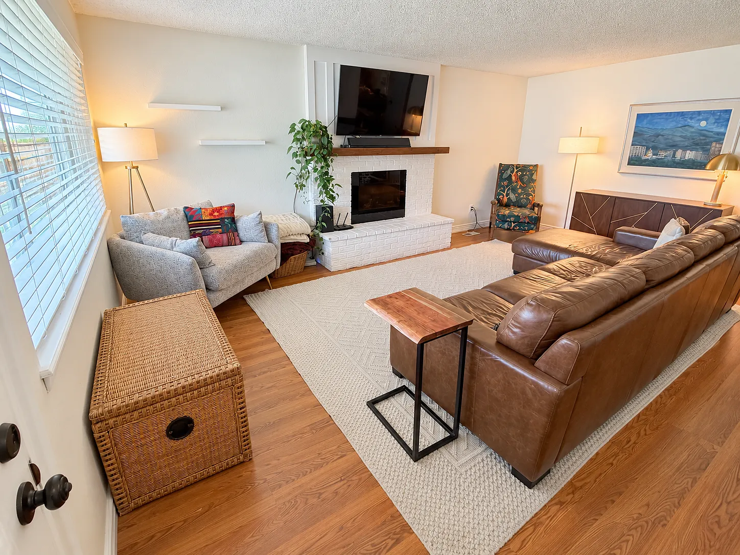 3 bed, 1.5 bath, 1120 sqft, $2,500 — Photo 3