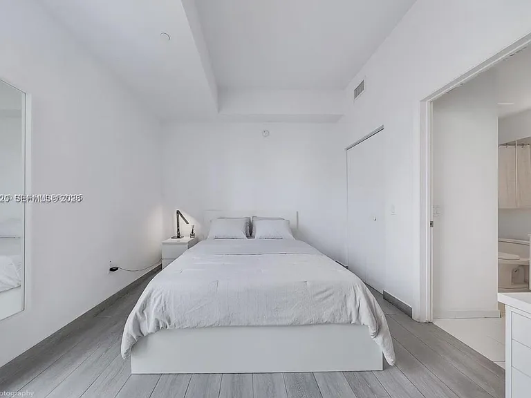 151 SE 1st St #1706 — Photo 5