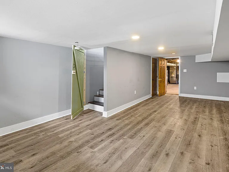 4626 E Thompson St — Photo 12